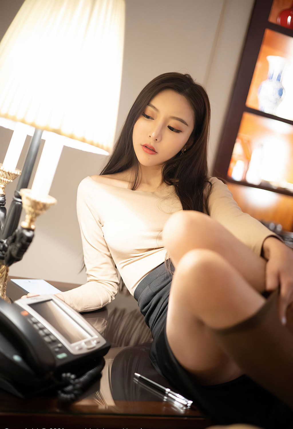 王馨瑶yanni一袭简单淡雅的都市OL