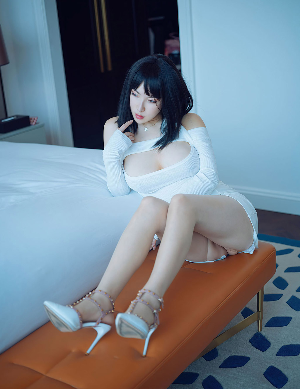 乔漫妮mina丰盈的雪峰挺拔丝袜美腿修长动人