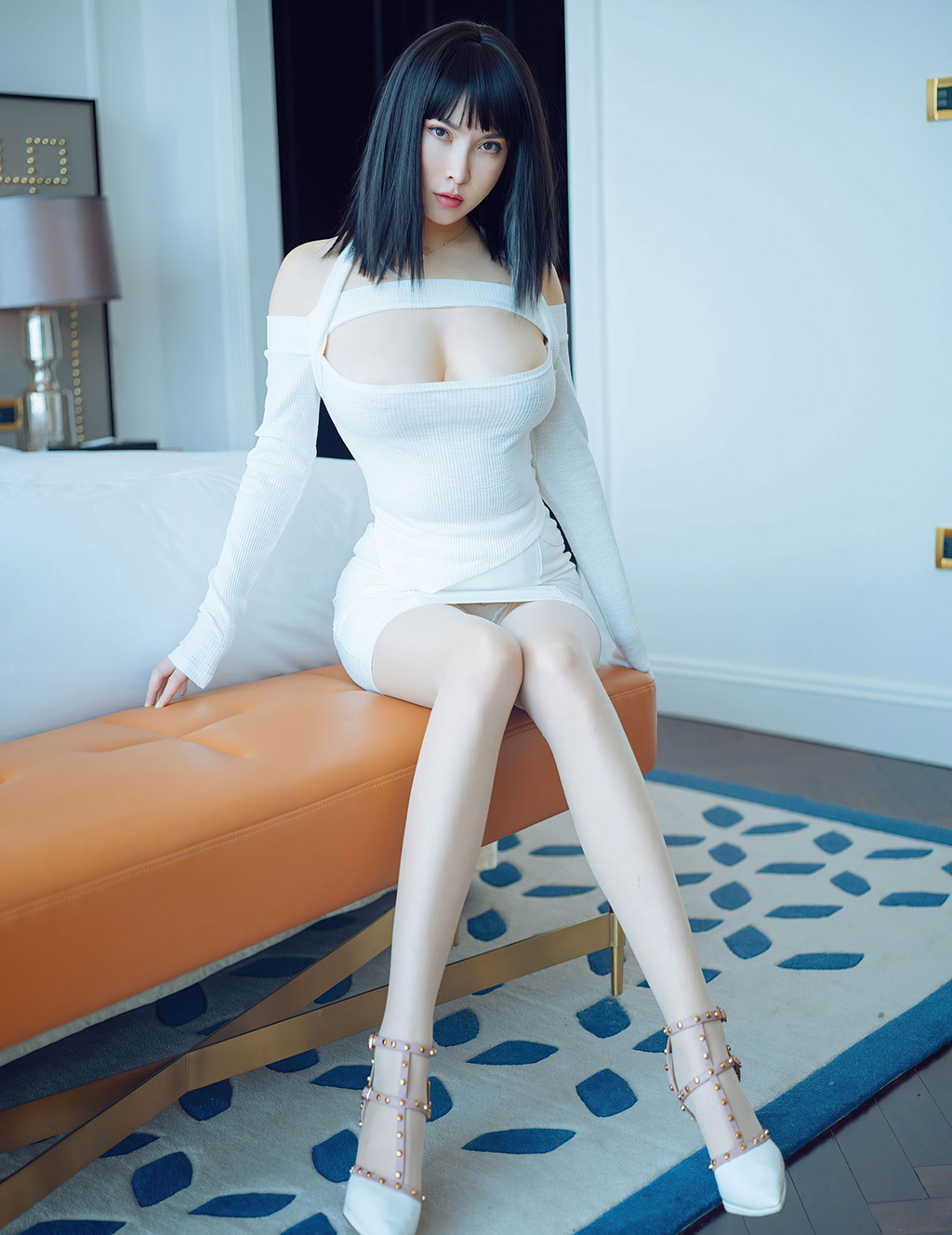 乔漫妮mina丰盈的雪峰挺拔丝袜美腿修长动人