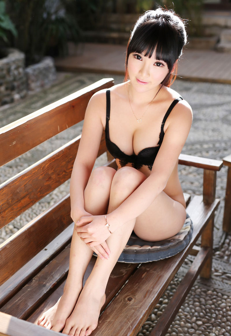 美女妮儿超惹火丰臀秀