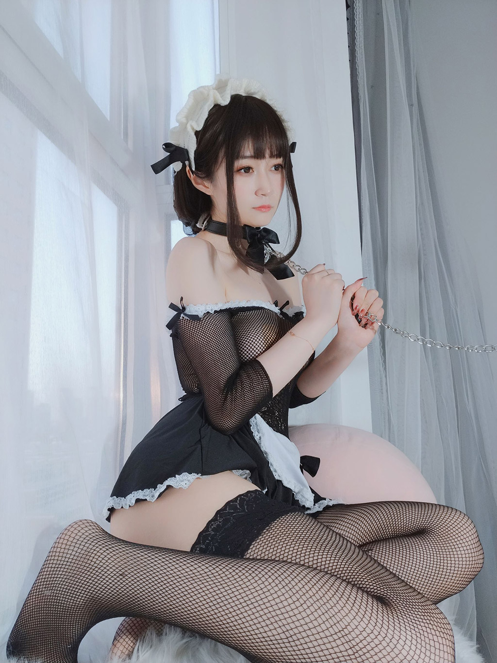 福利白银COS女仆有人娇躯