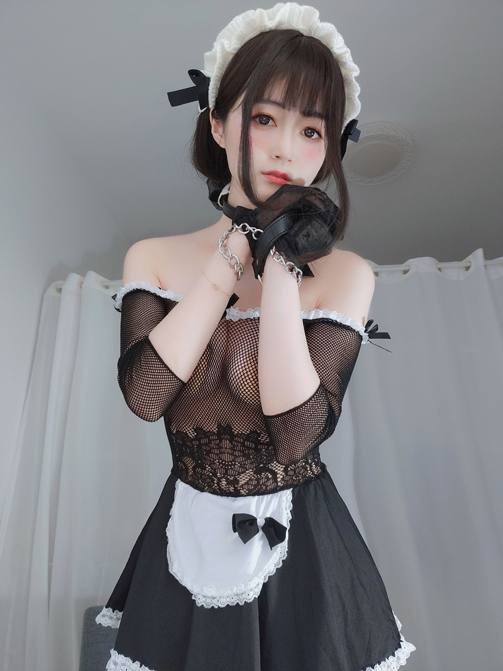福利白银COS女仆有人娇躯