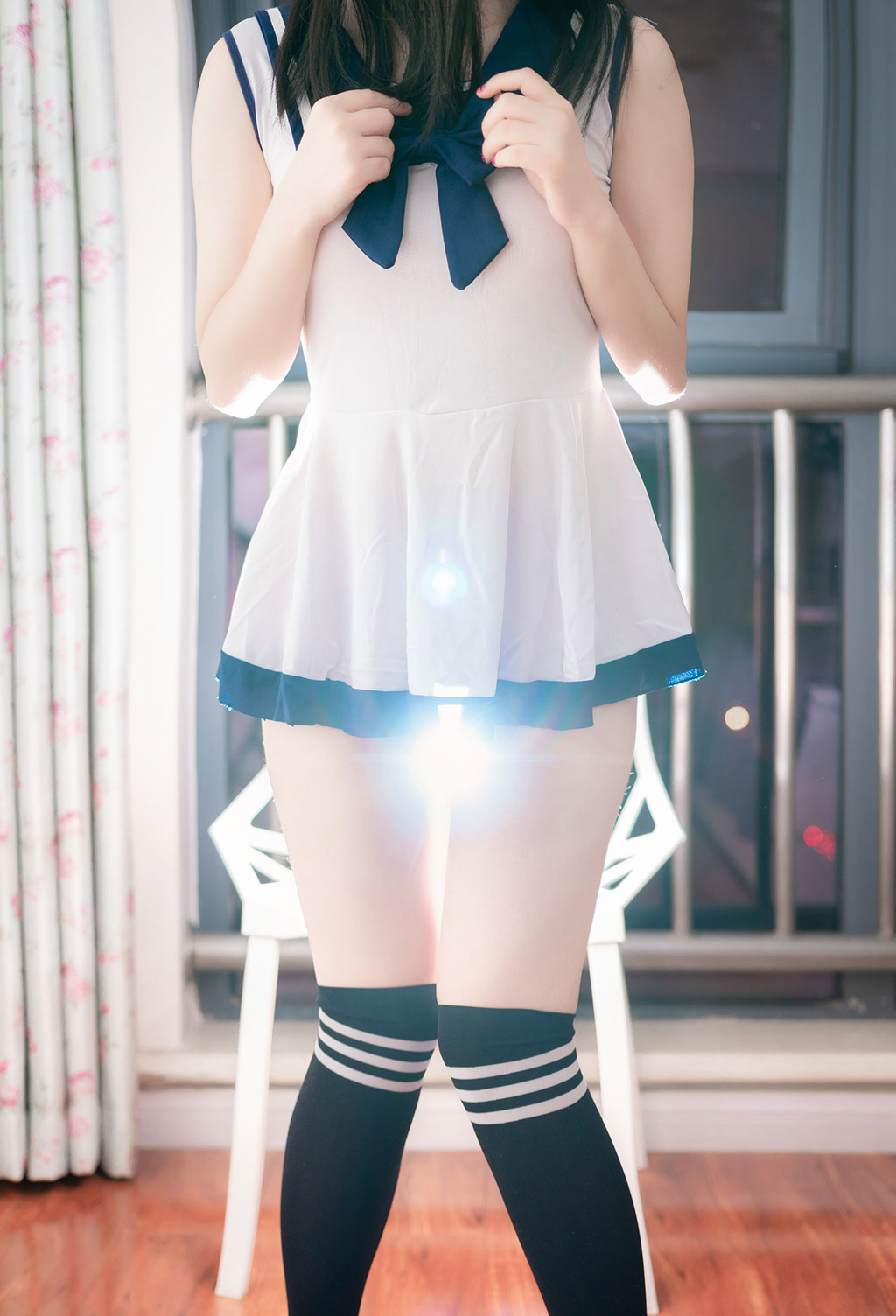 居家水手裙少女清纯白嫩诱人