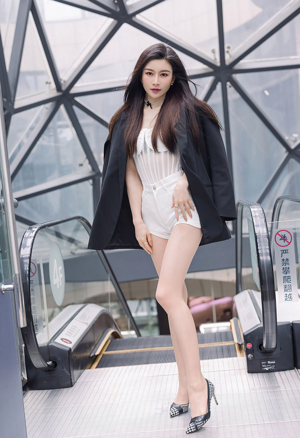 气质美女Vanessa丝袜美腿肌肤如玉