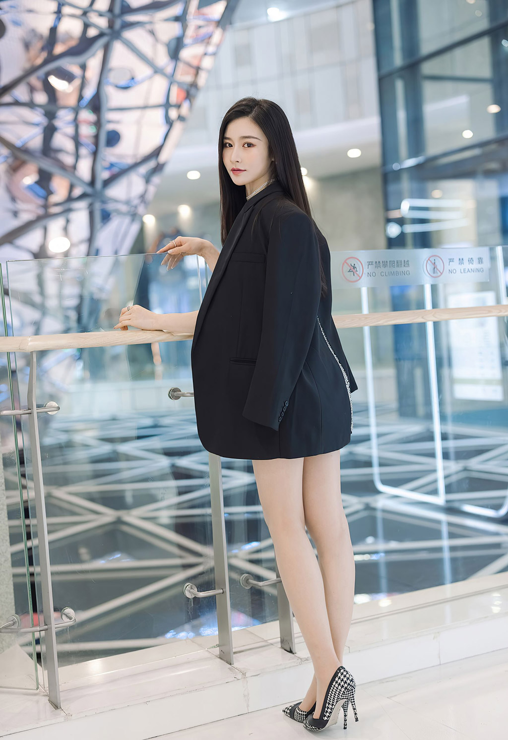 气质美女Vanessa丝袜美腿肌肤如玉