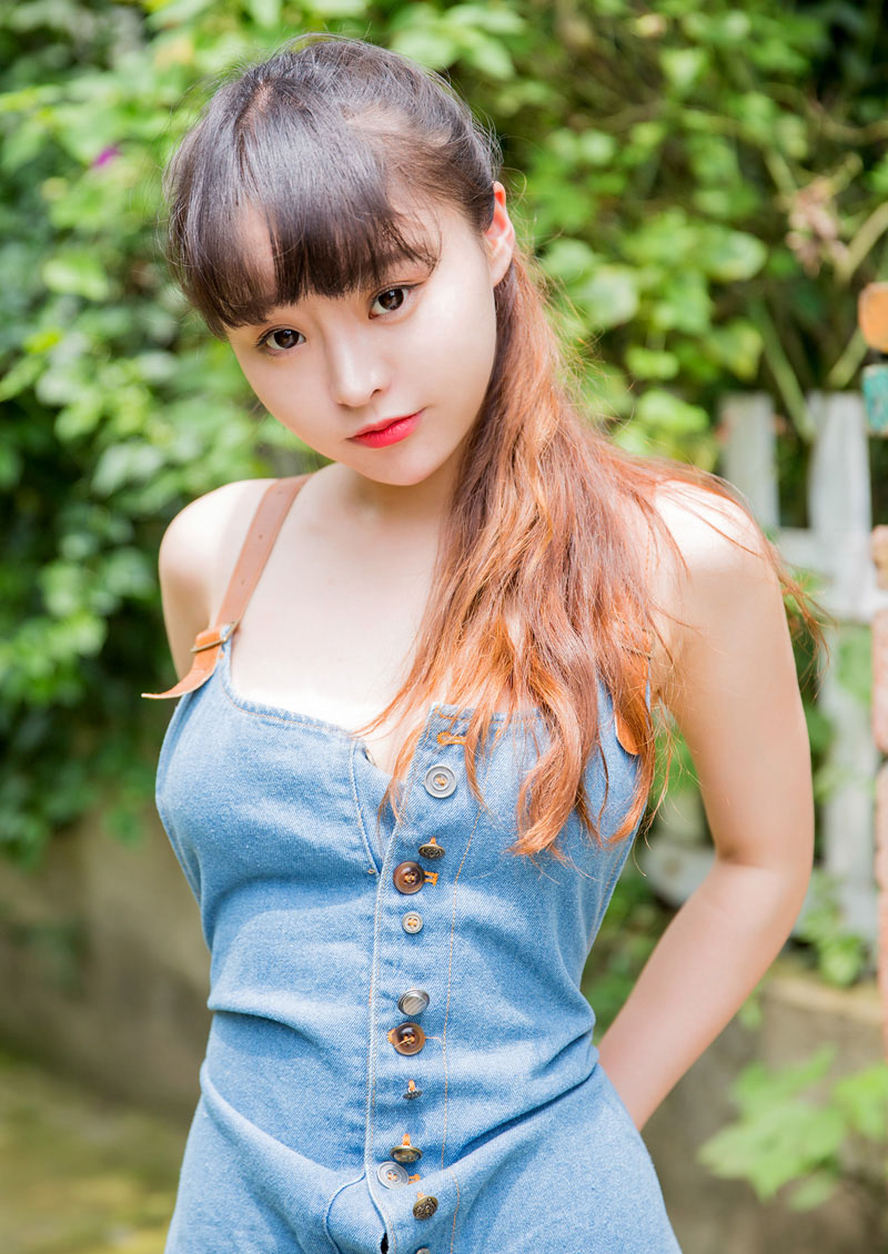 水嫩嫩的萌妹柳侑绮写真美照