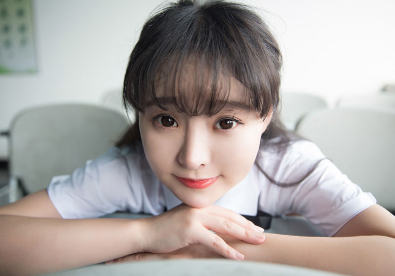 水嫩嫩的萌妹柳侑绮写真美照