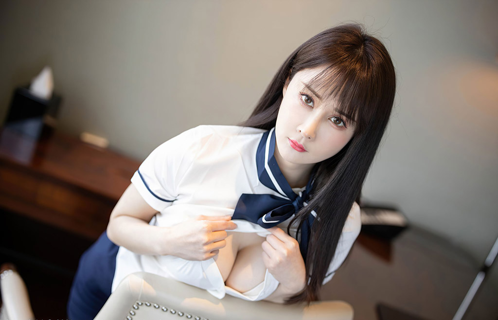 蔡文钰Abby黑短裙白衬衫与黑丝吊袜