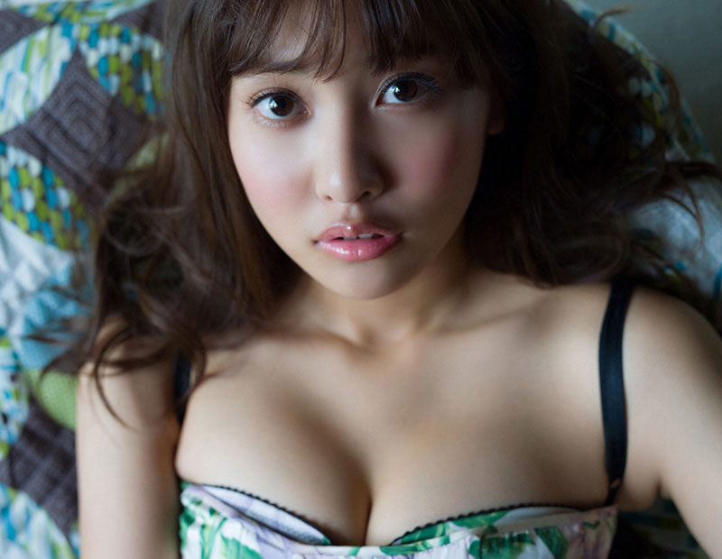 可爱少女佐野ひなこ小酥胸展露