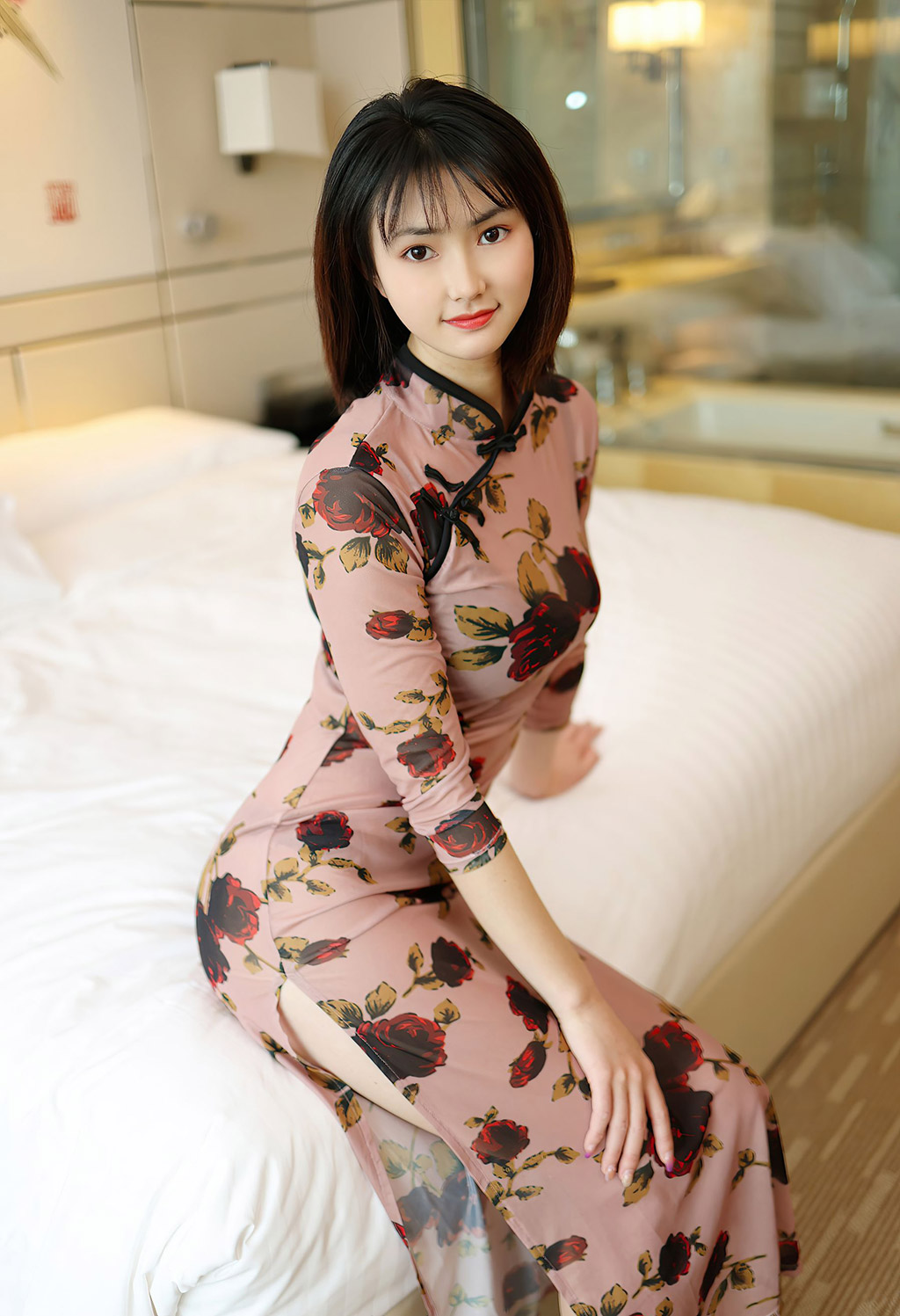 墨韩巡礼古典旗袍非常有肉感的妹子
