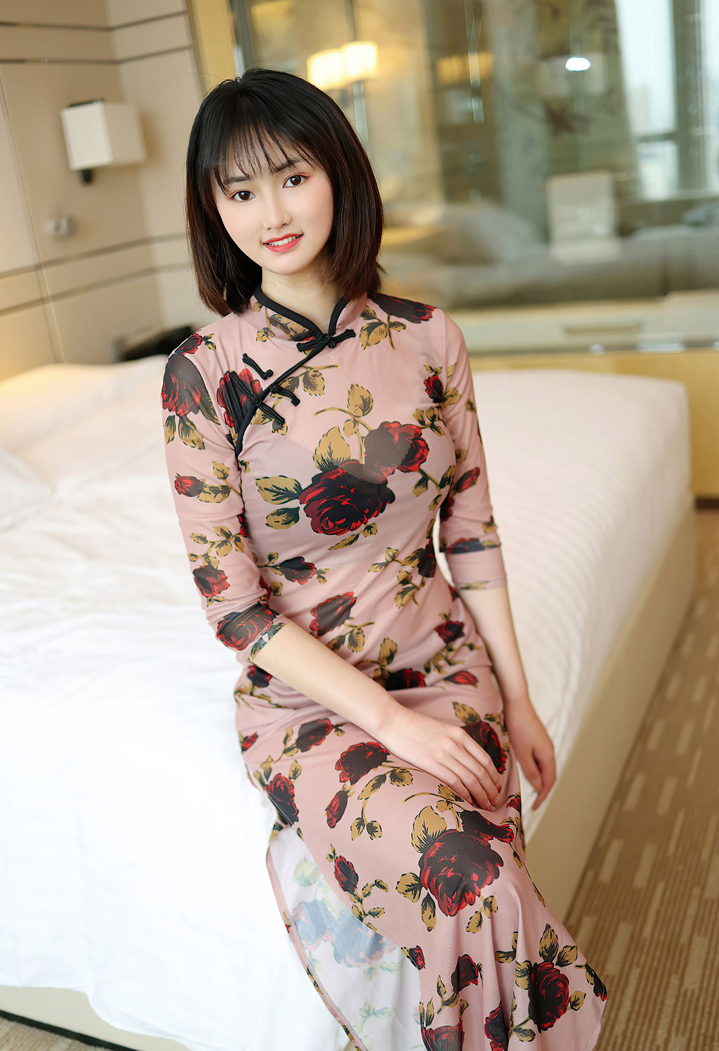 墨韩巡礼古典旗袍非常有肉感的妹子