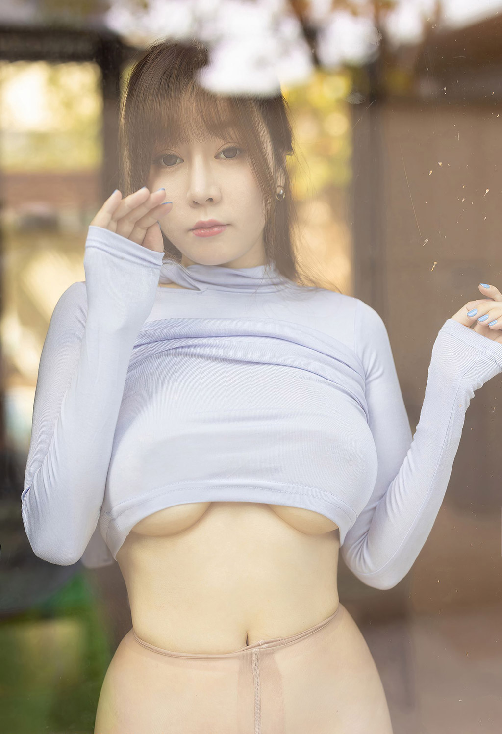 王雨纯牛仔裤与朦胧丝袜丰腴姿态熟女气息动人
