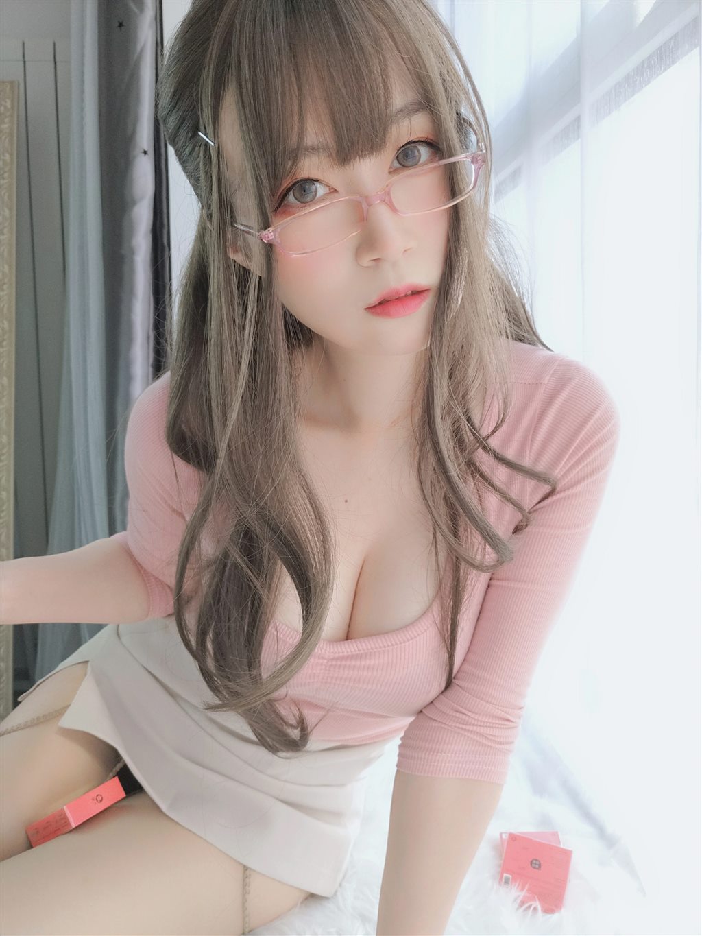 网红性感少女白银81粉色紧身上衣与白色短裙加肉丝美腿性感私房写真集