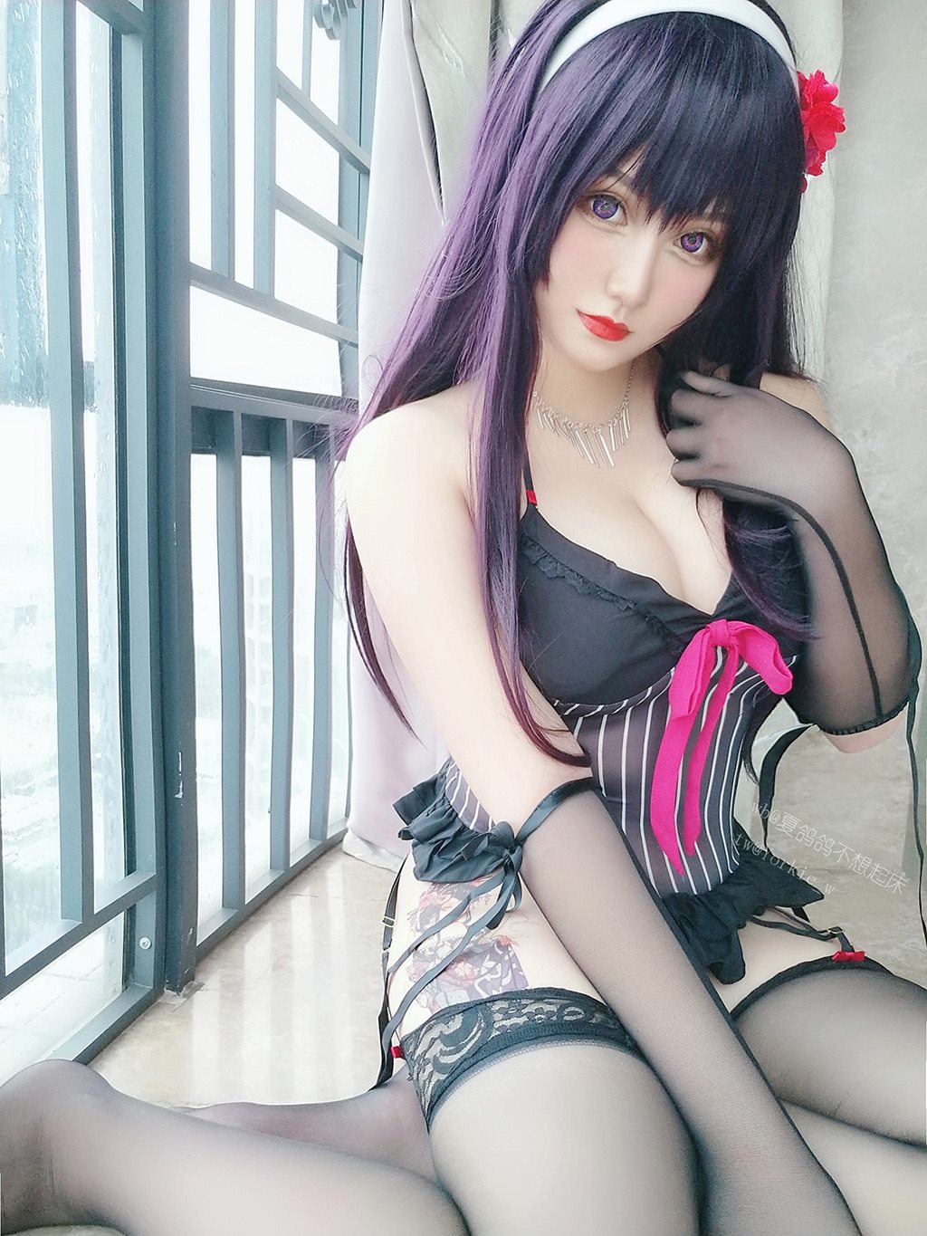 丰满性感少女夏鸽鸽不想起床黑色透视情趣内衣加黑丝美腿私房写真集