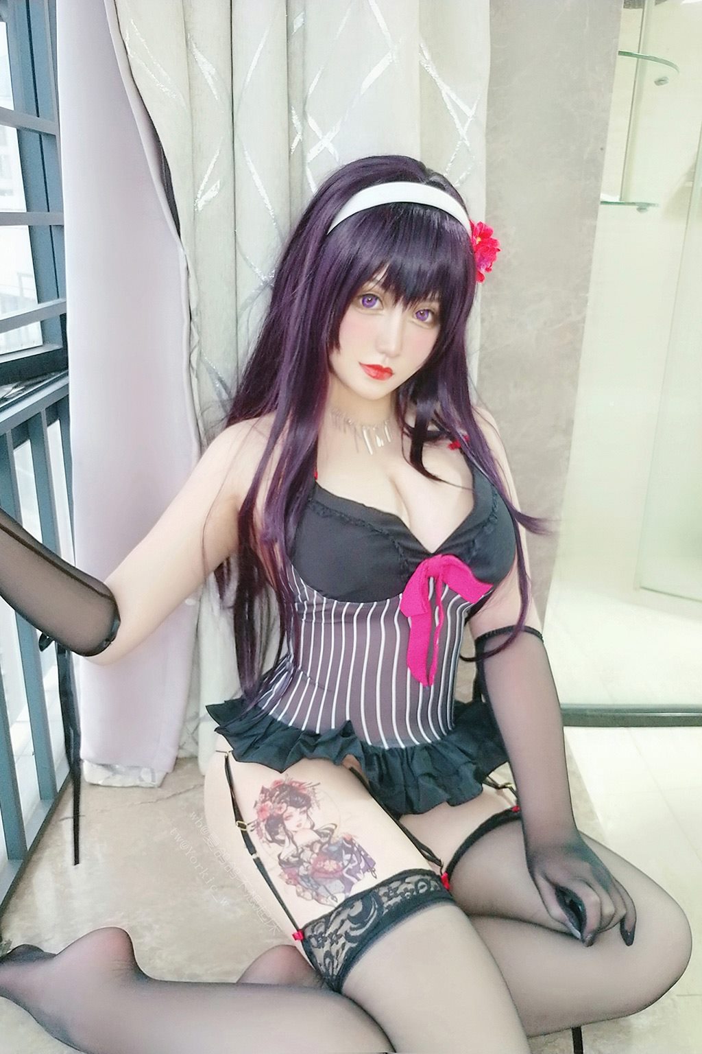 丰满性感少女夏鸽鸽不想起床黑色透视情趣内衣加黑丝美腿私房写真集