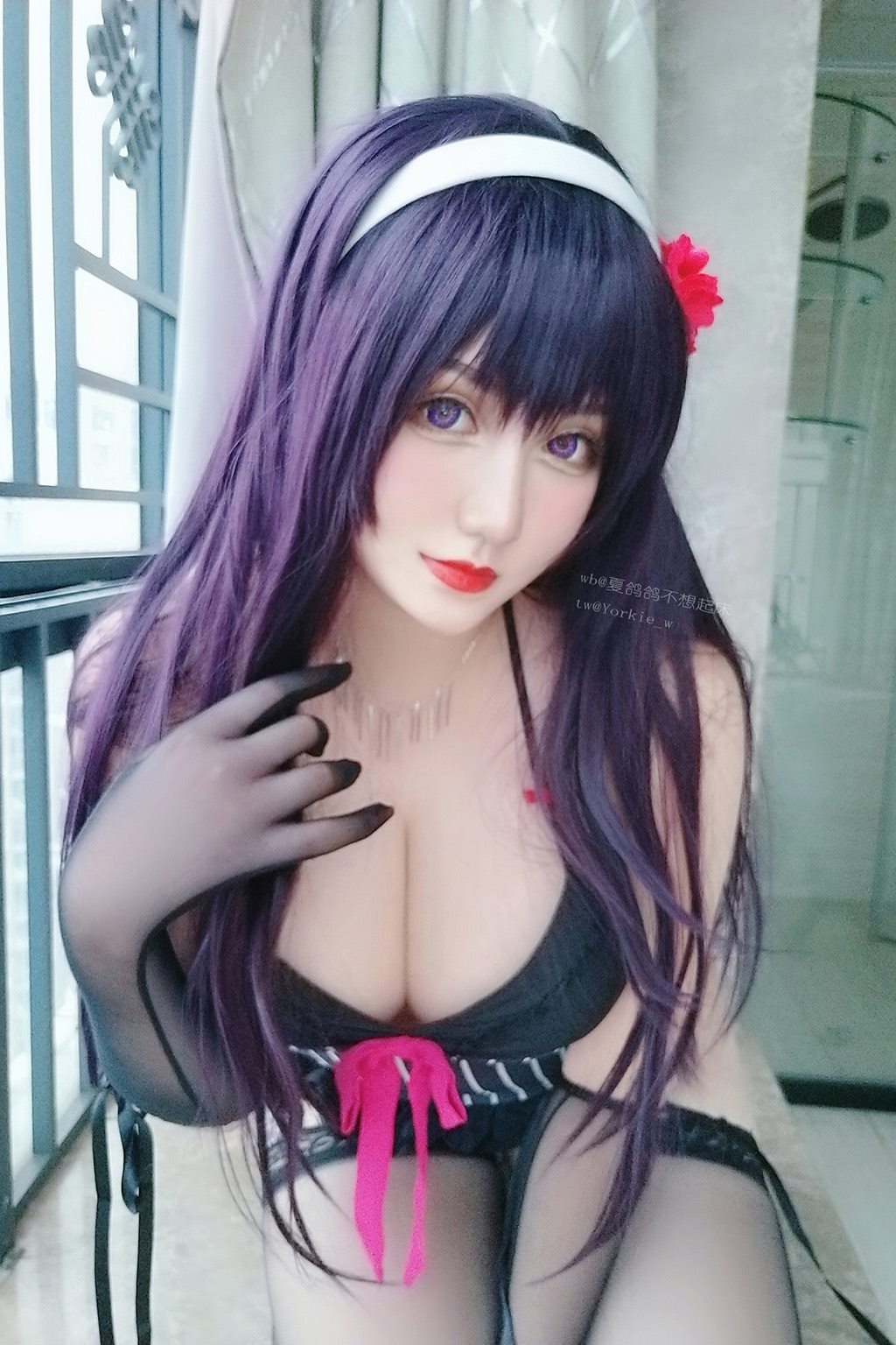 丰满性感少女夏鸽鸽不想起床黑色透视情趣内衣加黑丝美腿私房写真集