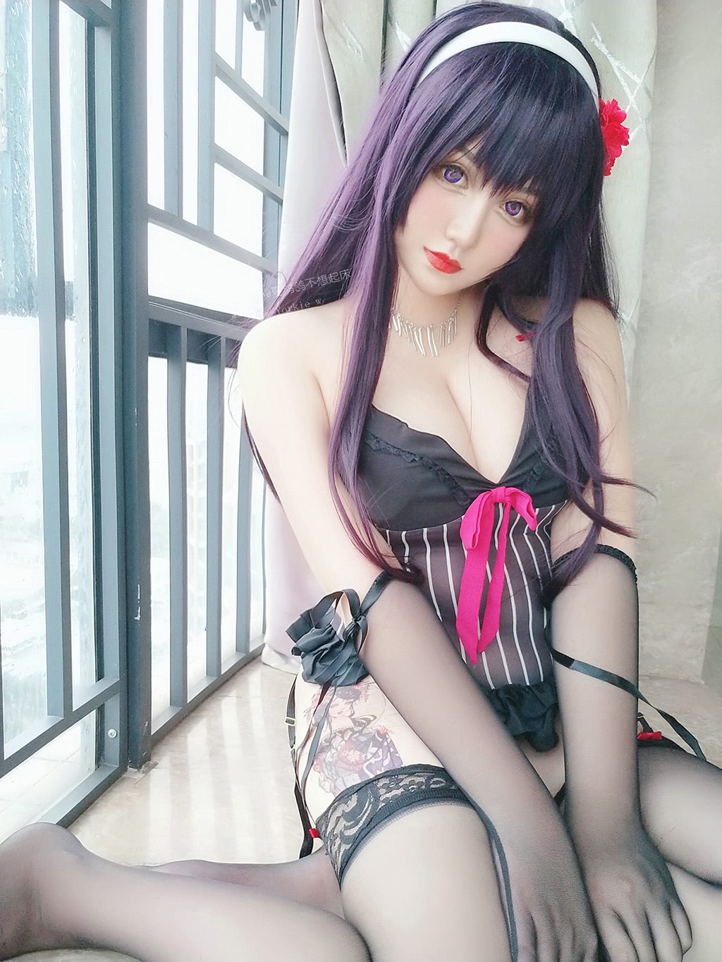 丰满性感少女夏鸽鸽不想起床黑色透视情趣内衣加黑丝美腿私房写真集