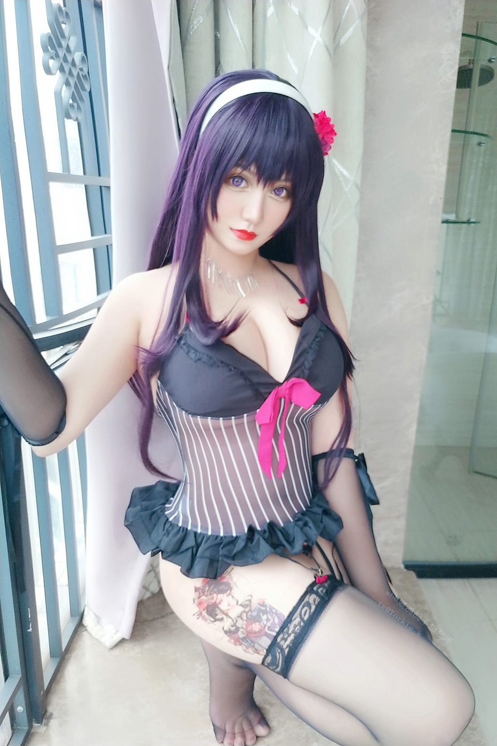 丰满性感少女夏鸽鸽不想起床黑色透视情趣内衣加黑丝美腿私房写真集