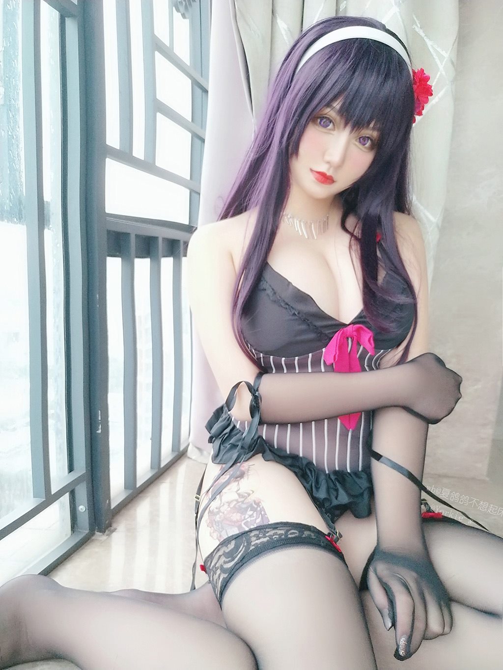 丰满性感少女夏鸽鸽不想起床黑色透视情趣内衣加黑丝美腿私房写真集