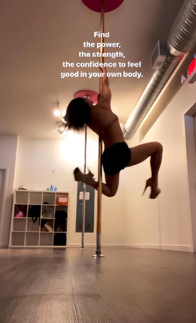 钟丽缇女儿国外大跳钢管舞！踩恨天高连转多圈