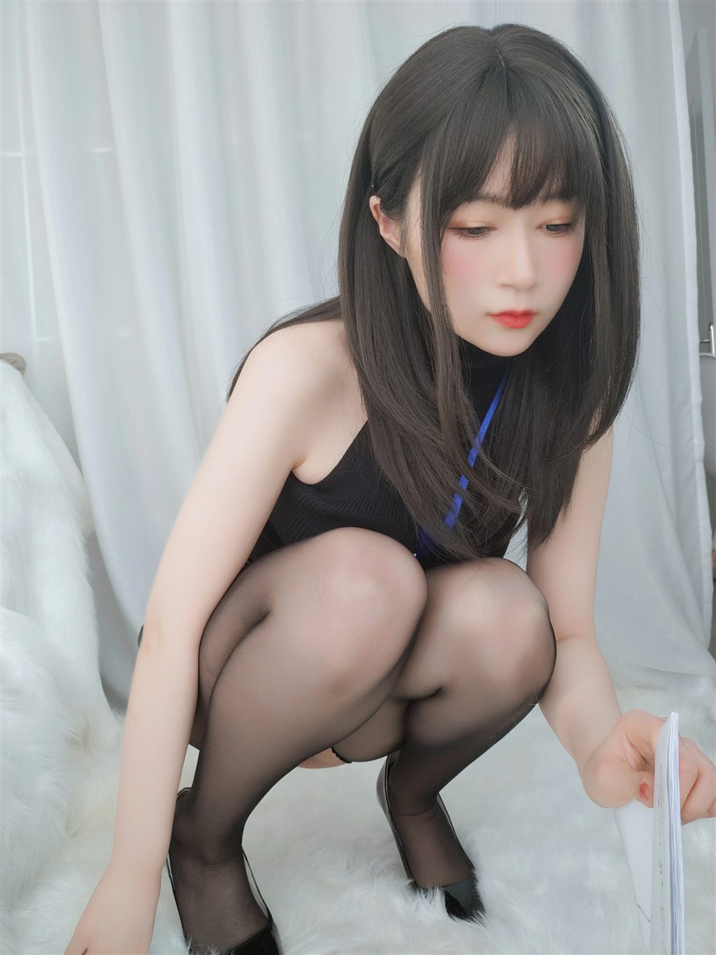 职场新人白银81黑色短裙与内衣加黑丝美腿性感私房写真集