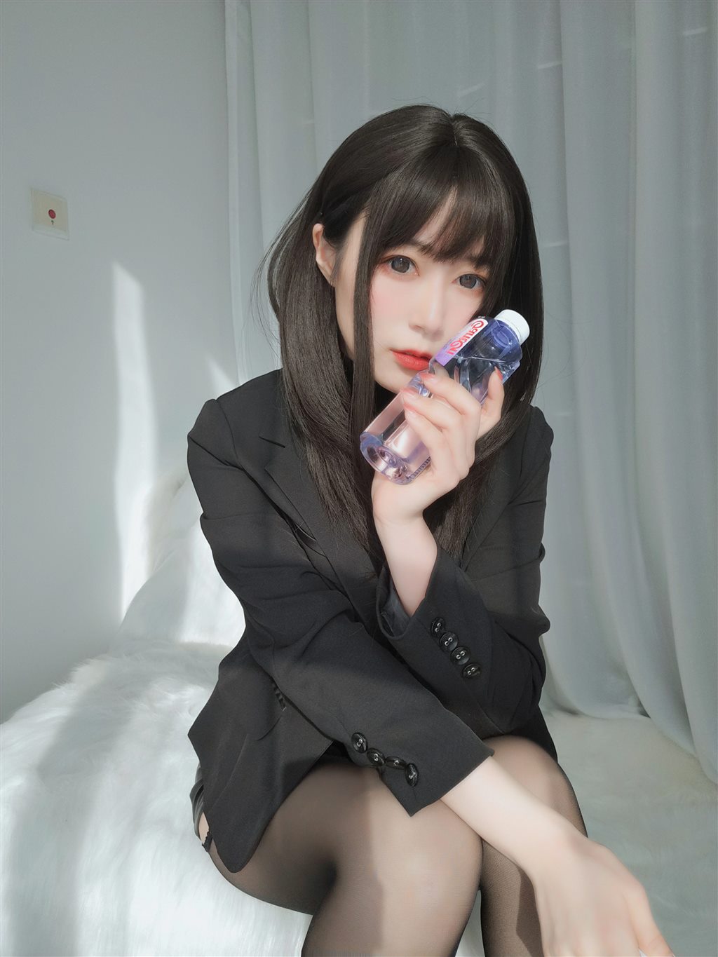 职场新人白银81黑色短裙与内衣加黑丝美腿性感私房写真集