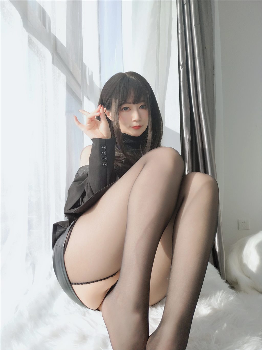 职场新人白银81黑色短裙与内衣加黑丝美腿性感私房写真集