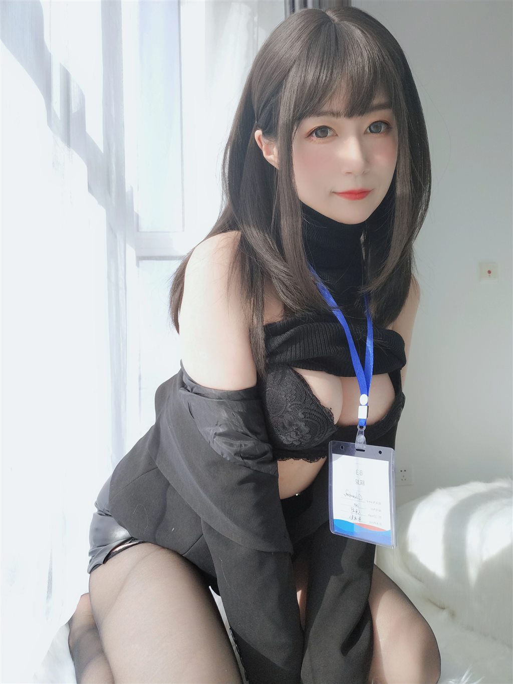 职场新人白银81黑色短裙与内衣加黑丝美腿性感私房写真集