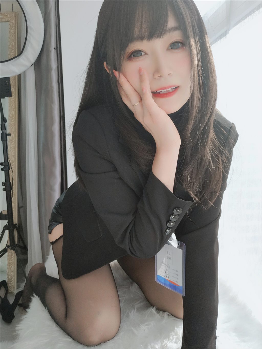 职场新人白银81黑色短裙与内衣加黑丝美腿性感私房写真集
