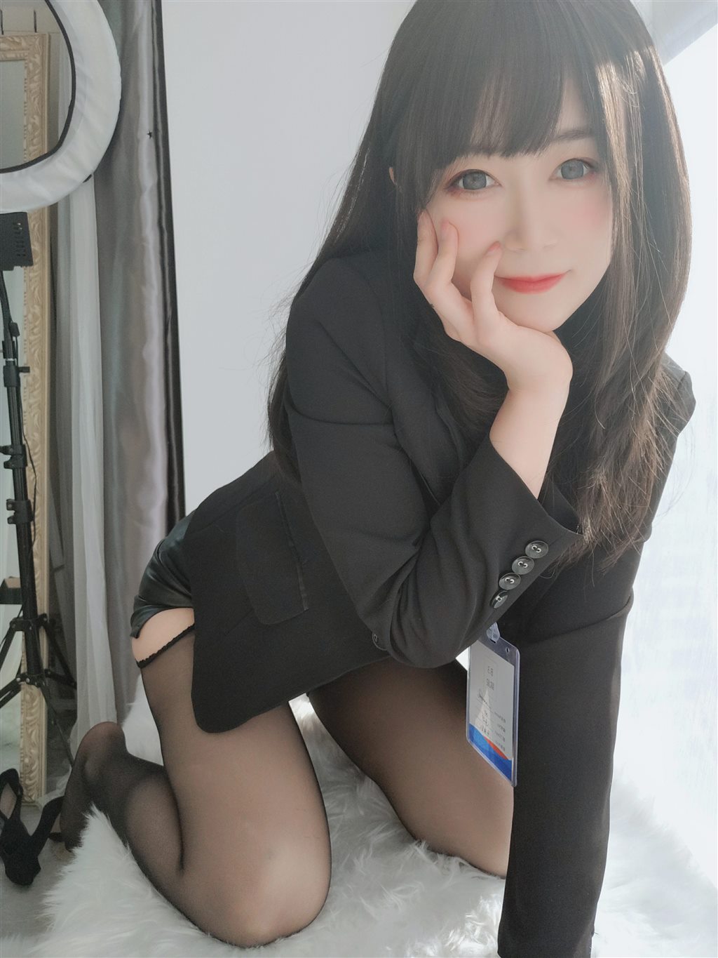 职场新人白银81黑色短裙与内衣加黑丝美腿性感私房写真集