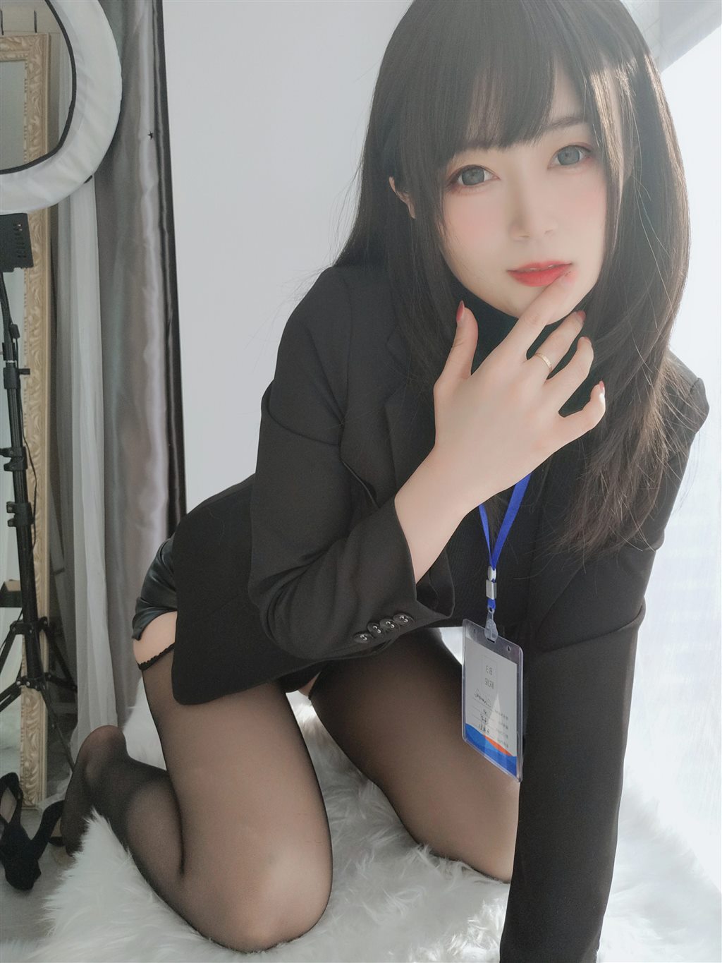 职场新人白银81黑色短裙与内衣加黑丝美腿性感私房写真集