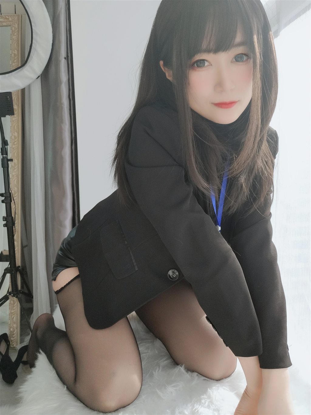 职场新人白银81黑色短裙与内衣加黑丝美腿性感私房写真集