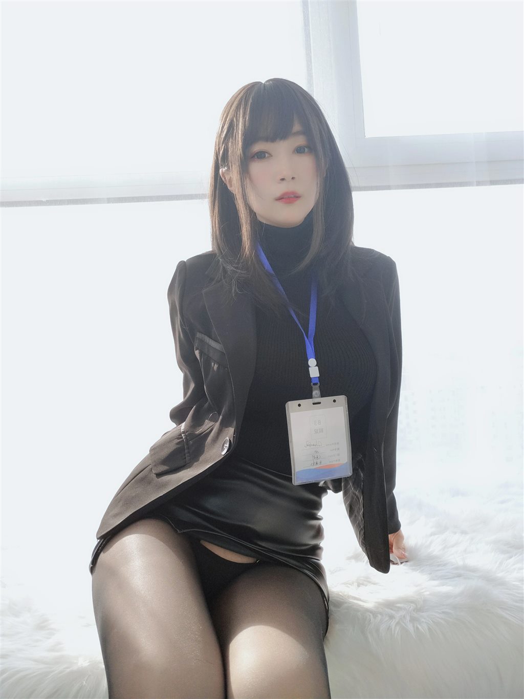 职场新人白银81黑色短裙与内衣加黑丝美腿性感私房写真集