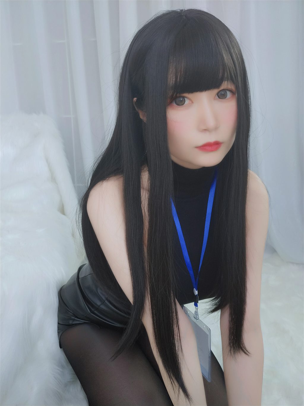 职场新人白银81黑色短裙与内衣加黑丝美腿性感私房写真集