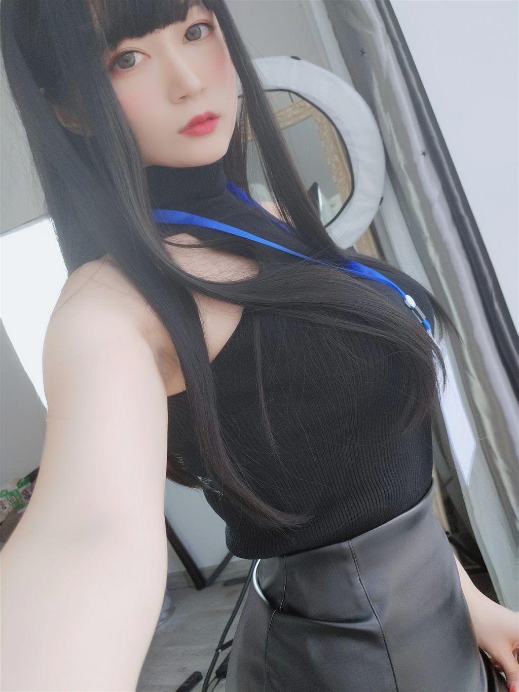 职场新人白银81黑色短裙与内衣加黑丝美腿性感私房写真集
