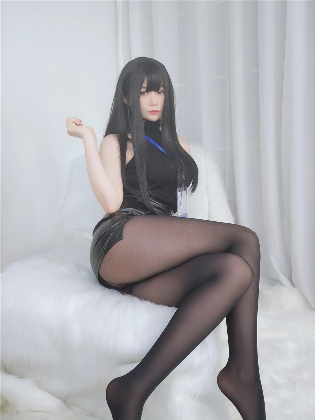 职场新人白银81黑色短裙与内衣加黑丝美腿性感私房写真集