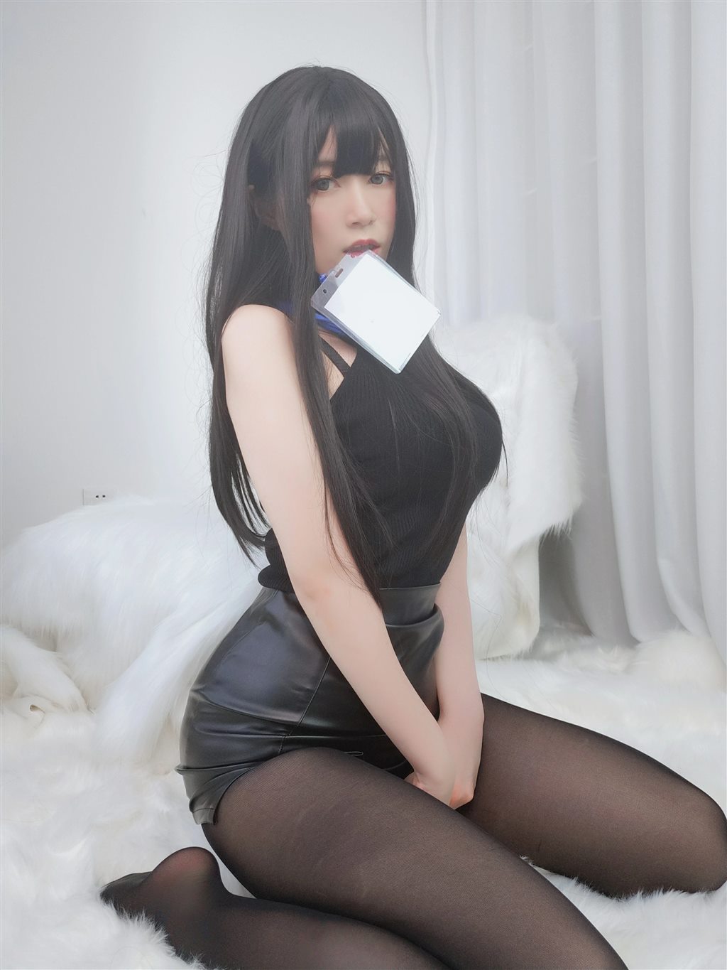 职场新人白银81黑色短裙与内衣加黑丝美腿性感私房写真集