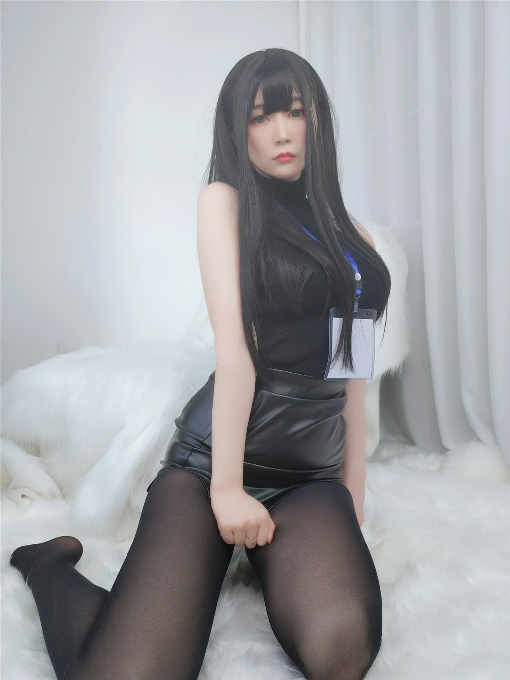 职场新人白银81黑色短裙与内衣加黑丝美腿性感私房写真集