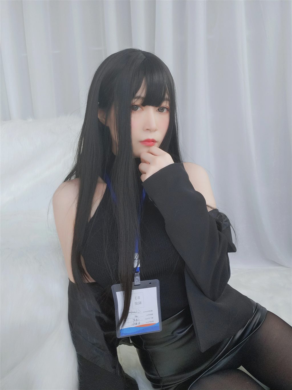 职场新人白银81黑色短裙与内衣加黑丝美腿性感私房写真集