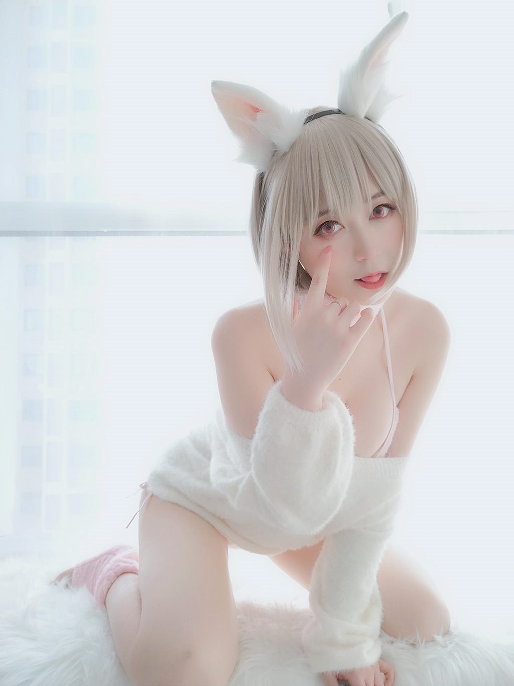 性感少女白银81白色毛衣加粉色内衣性感私房写真集