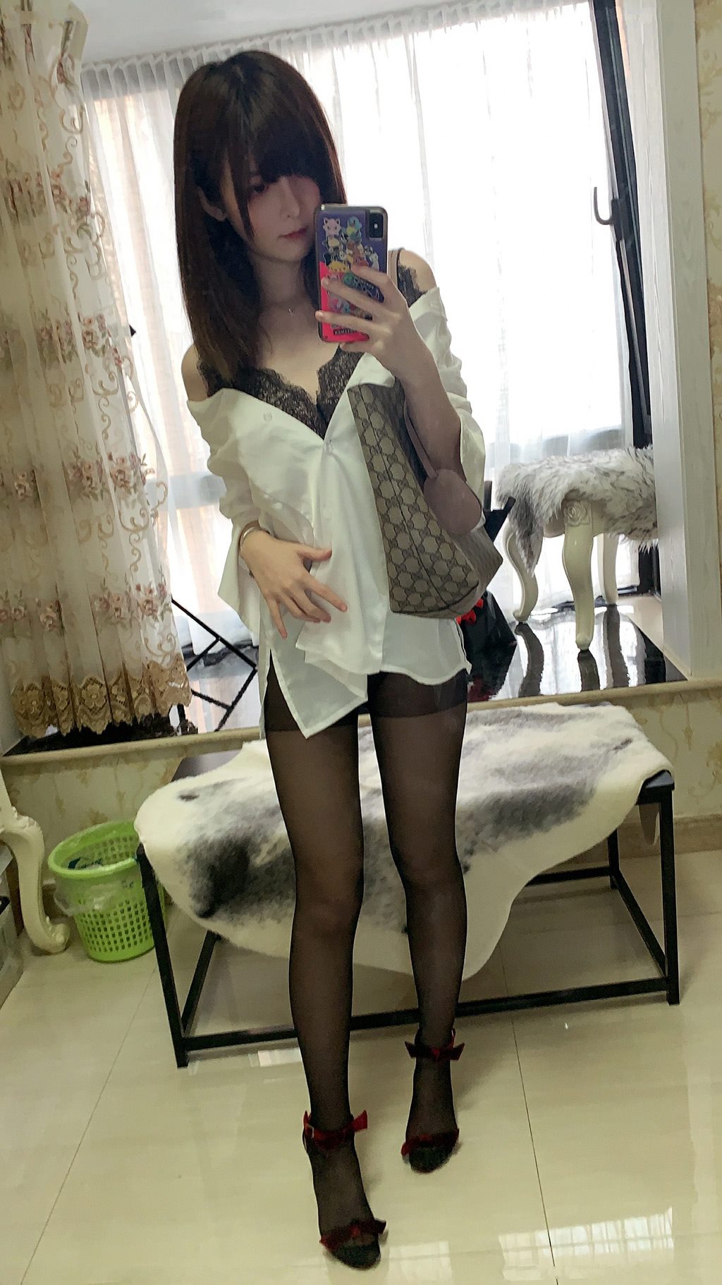 约会网红女友一小央泽黑色蕾丝内衣加黑丝美腿性感私房写真集