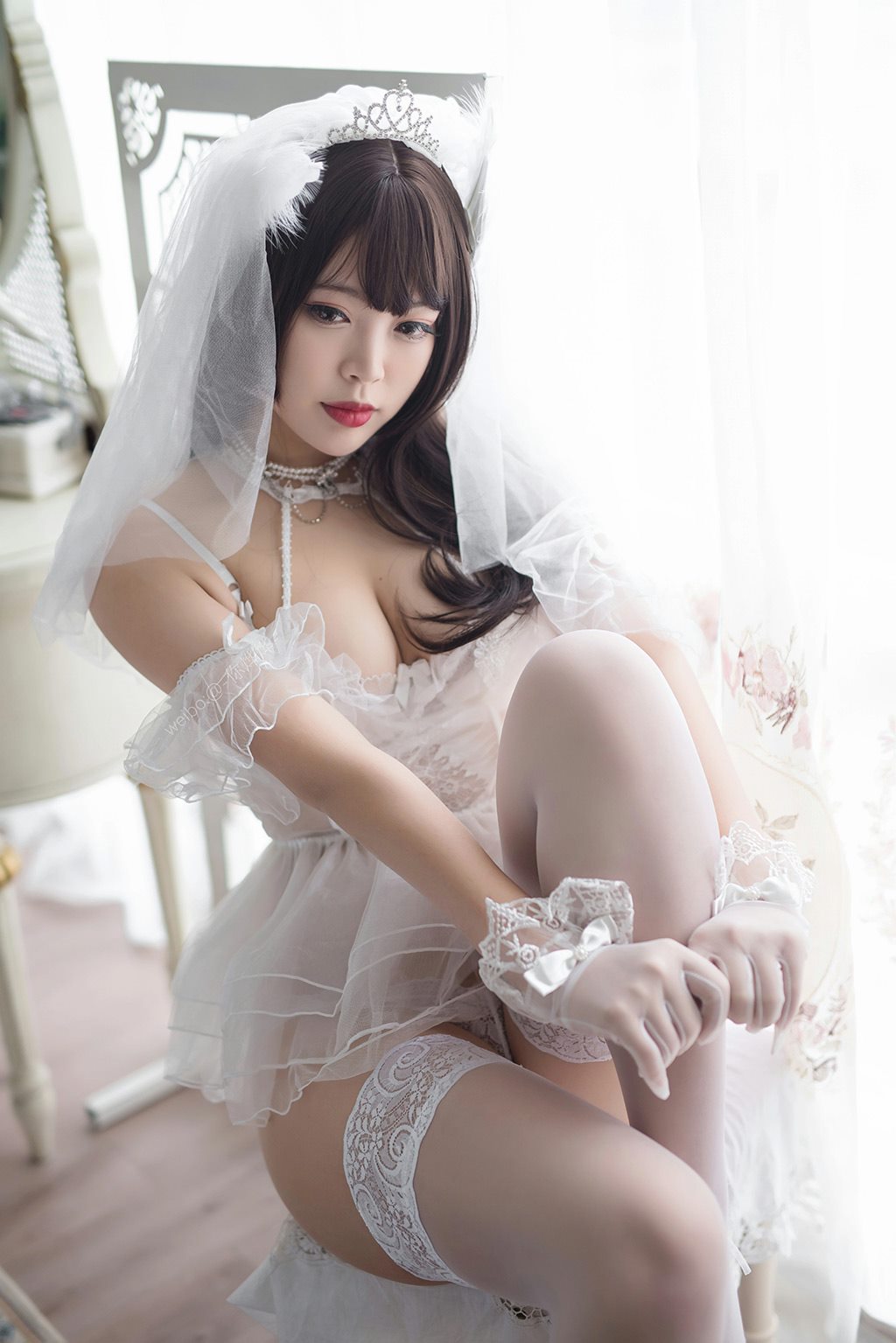 网红美女白烨白天鹅白色情趣婚纱内衣加白色丝袜美腿性感私房写真集
