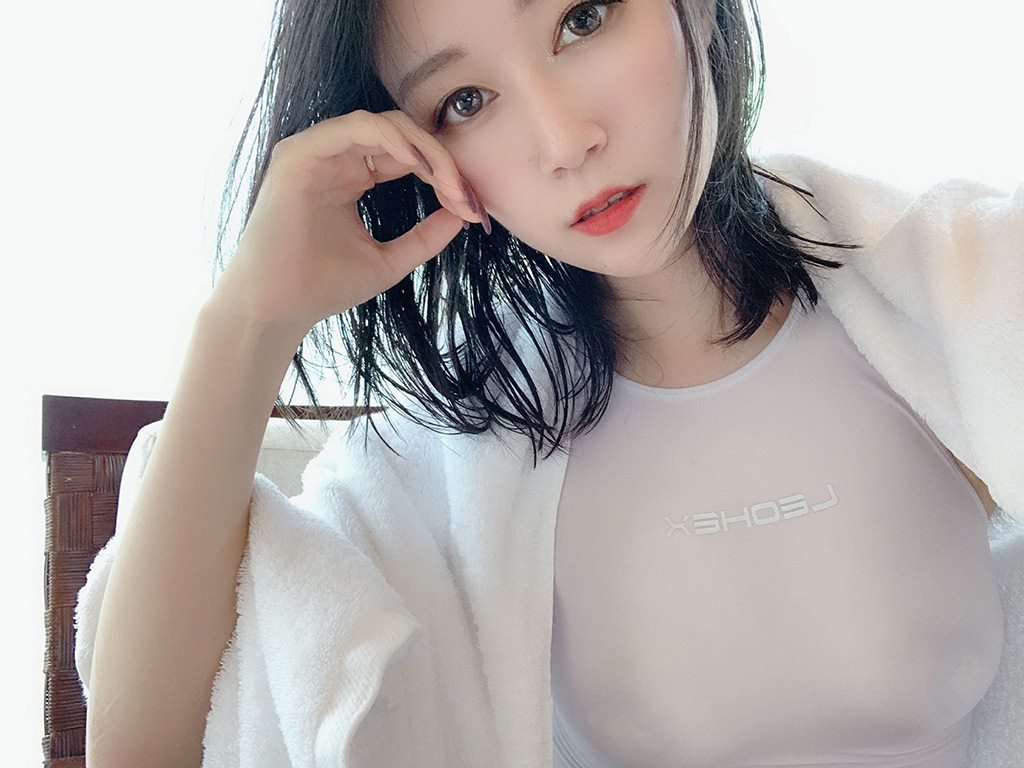 性感少女白银81白色连体比基尼泳装加丝袜美腿私房写真集