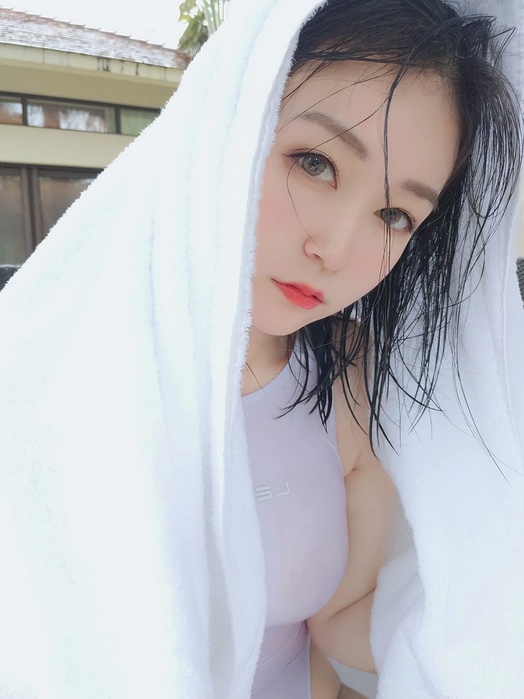 性感少女白银81白色连体比基尼泳装加丝袜美腿私房写真集