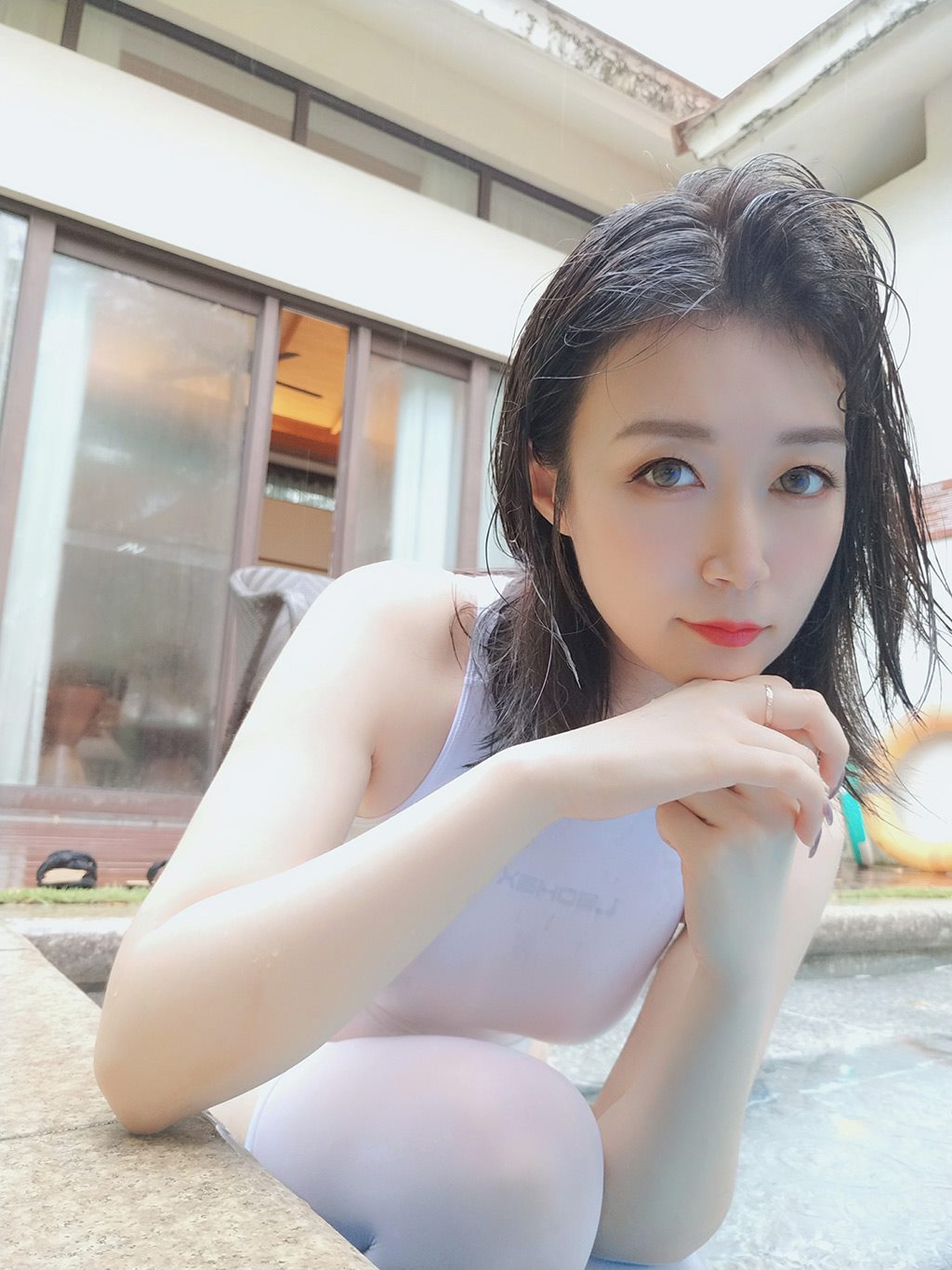 性感少女白银81白色连体比基尼泳装加丝袜美腿私房写真集