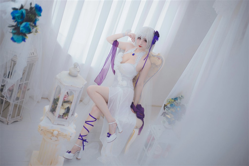天狼星rioko凉凉子白色吊脖紧身连衣裙性感私房写真集