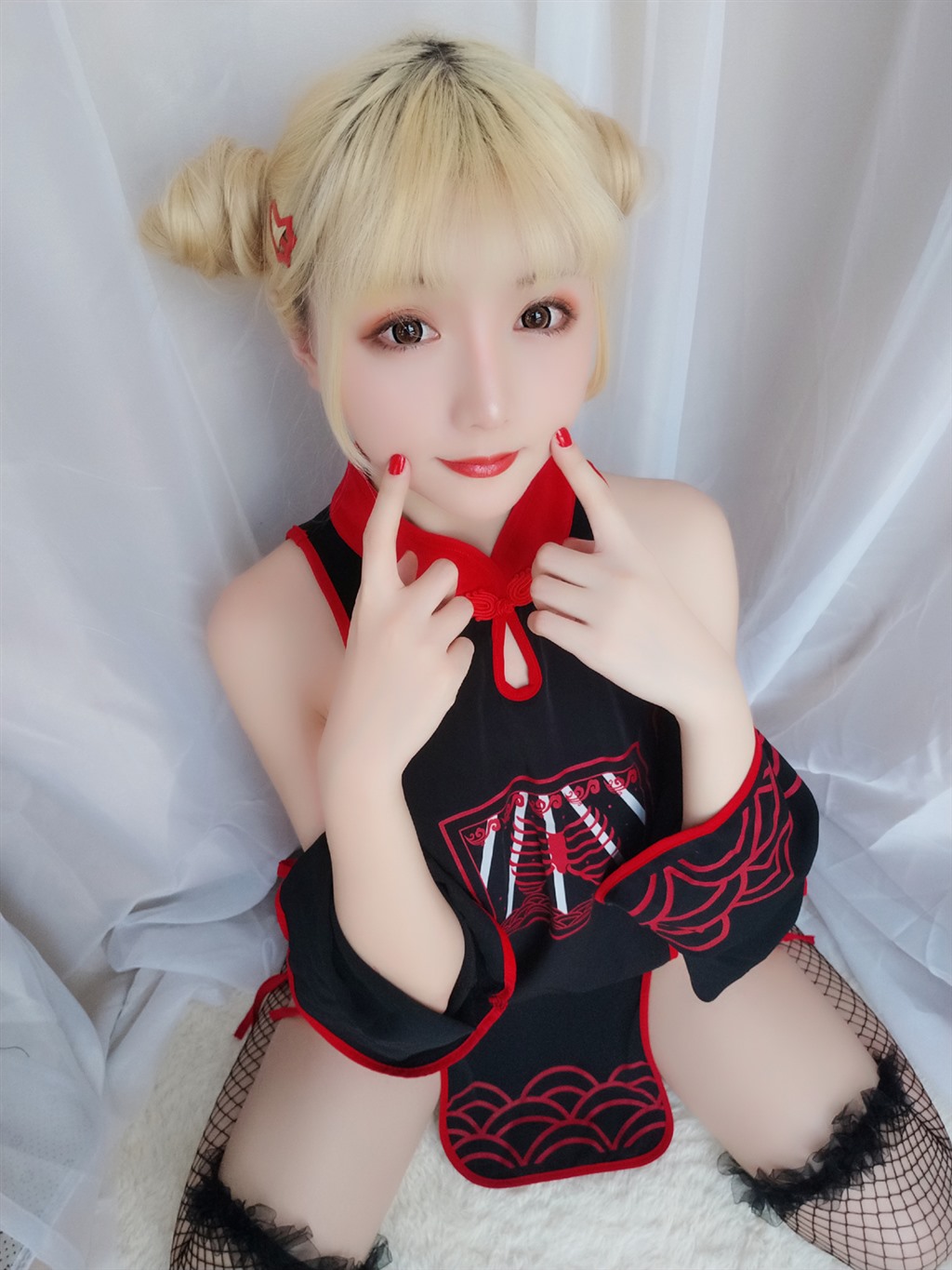 网红小萝莉星之迟迟幼齿僵尸包黑色情趣旗袍加黑色渔网袜性感私房写真集