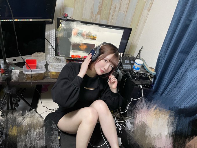 私底下是宅妹！E罩杯白嫩美少女“天音芽爱”AV出道！