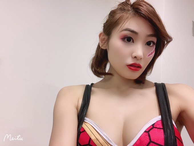 帅气武斗派!F罩杯短发巨乳美女“三岳祐奈”出道一年勤练柔术健身改变形象!