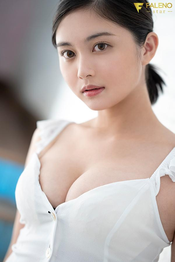 清秀透明！E罩杯绝美现役写真女星“五十岚夏”AV出道！